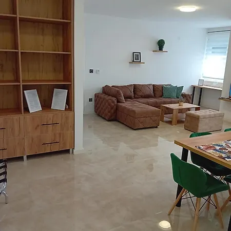 Apartment Deluxe 90m2 Ruma
