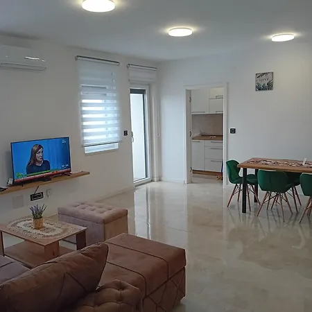 Deluxe 90m2 Apartment